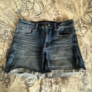American Eagle size 6 Midi Shorts 28 waist next level stretch distressed